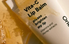 Питательный витаминный бальзам для губ с экстрактом мёда One-Day's You Vita-C Lip Balm