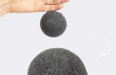 Спонж конняку с древесным углём Trimay Charcoal Konjac Sponge